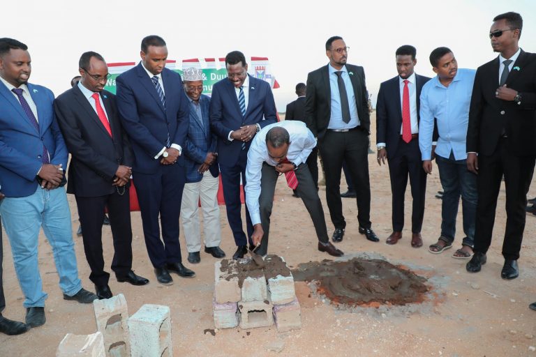 Ra’iisul Wasaare Rooble oo Dhagax Dhigay Garoonka Diyaaradaha ee magaaladda Dhuusamareeb”Sawirro”