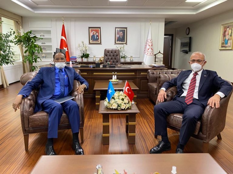 Wasiirka Maaliyadda Soomaaliya oo la kulmay Dhiggiisa Turkiga