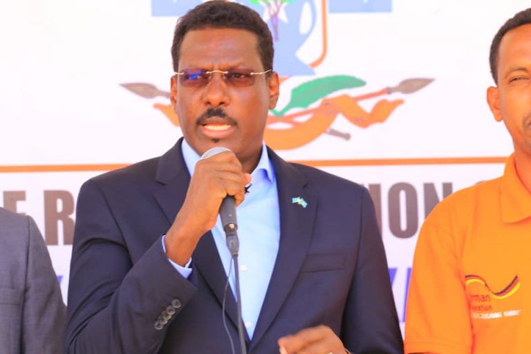 Madaxweynaha Galmudug oo xariga ka jaray qeyb cusub oo lagu kordhiyay Isbitaalka Gaalkacyo “SAWIRRO”…