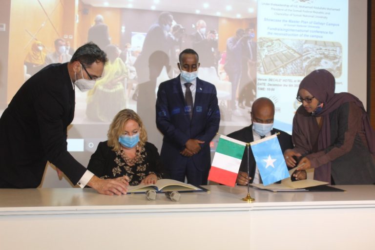 الصومال وإيطاليا يوقعان مذكرة تعاون لتعزيز علاقات الشراكة