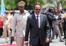 Madaxweyne Farmaajo iyo wafdi uu hoggaaminayo oo dalka dib ugu soo laabtay