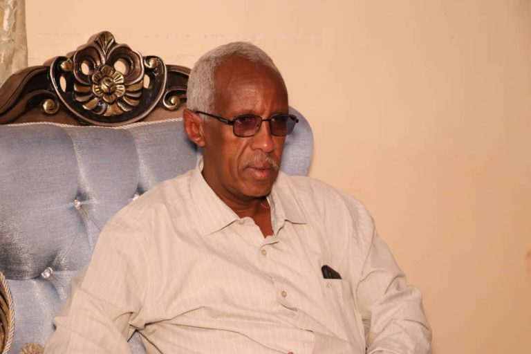 Wasiirka Arrimaha Gudaha XFS oo kulan la qaatay Saraakiisha ciidamada qalabka sida iyo…