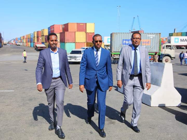 Wasiiru dowlaha Maaliyadda XFS oo kormeeray Dekedda Muqdisho.