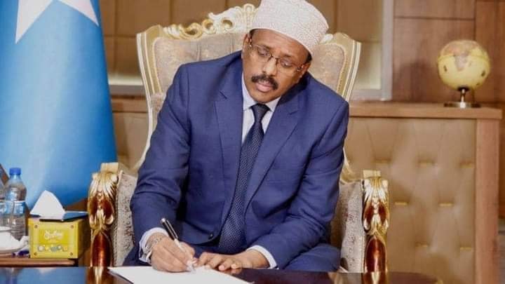 Madaxweyne Farmaajo oo Xeer Madaxweyne ku dib dhigay Ansixinta Wax ka beddelka Dastuurka
