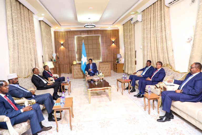 Madaxweyne Farmaajo oo Guddoomiyey Furitaanka Shirka Wadatashiga Samareeb+Sawirro