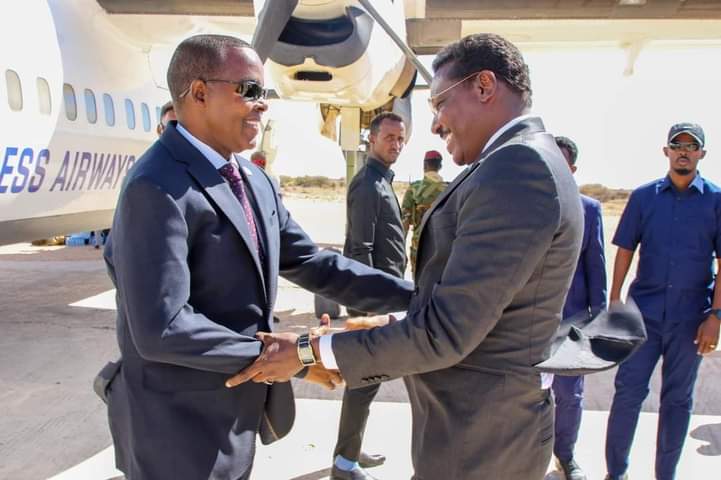 Wafdi uu hogaaminayo Guddoomiyaha Gobolka Banaadir oo gaaray magaalada Samareeb “SAWIRRO”