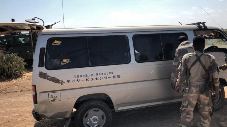 قوات ” دنب ” الخاصة تصادر سيارة مخففة بجنوب البلاد