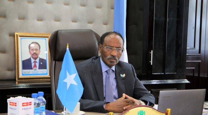 وزير المالية يهنئ مختار ديوب بمناسبة تعيينه مديراً لمؤسسة التمويل الدولية