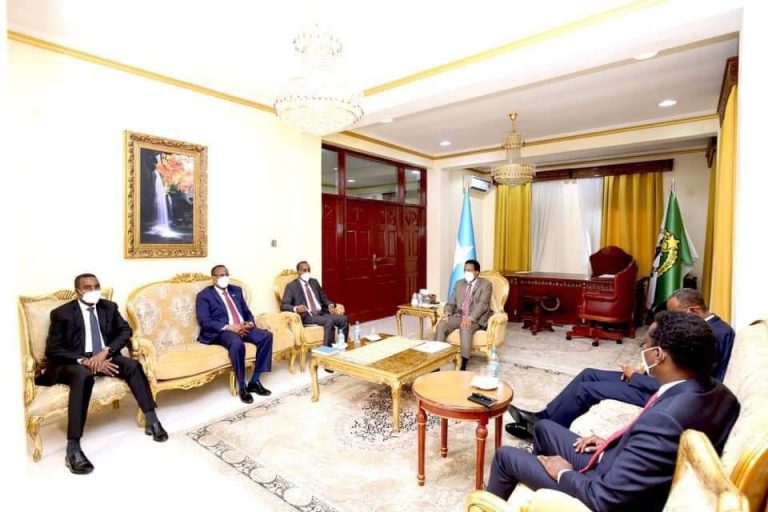 رئيس الجمهورية يترأس الاجتماع التمهيدي للمؤتمر التشاوري حول الانتخابات الوطنية