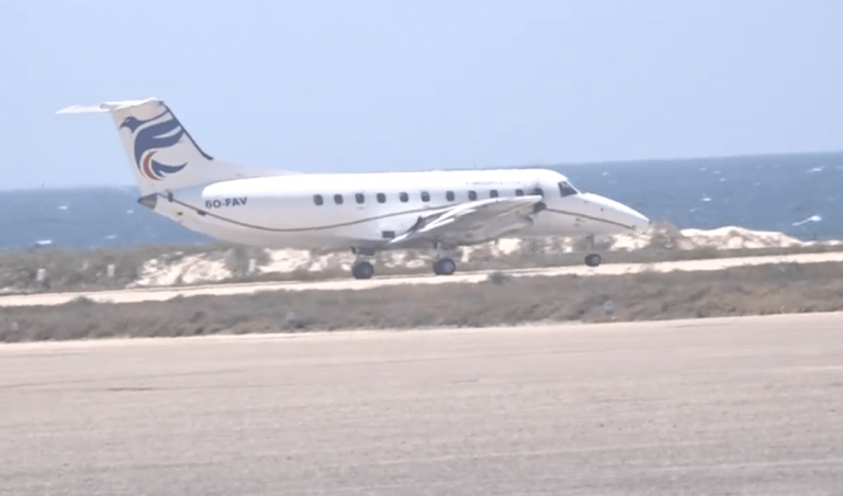 30-sano ka dib diyaaradii ugu horraysay ee laga diiwaan galiyey Soomaaliya oo duulimaad bilowday