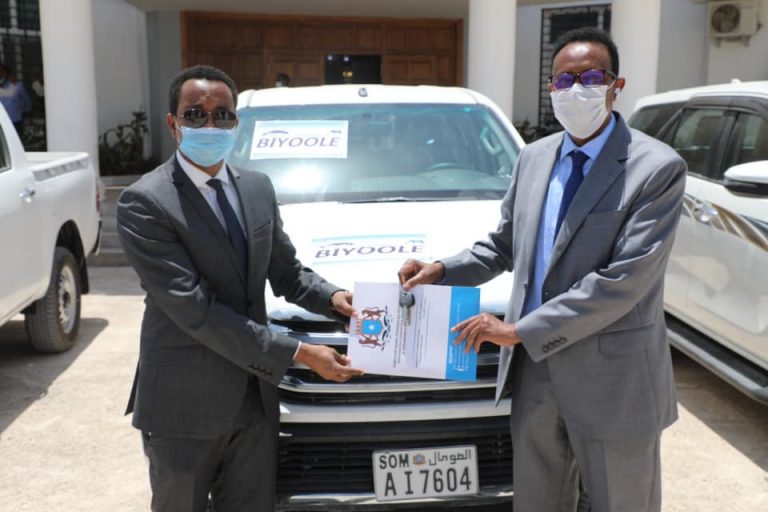 Wasaaradda qorsheynta oo gaadiid ku wareejisay wasaarado dhowr ah +Sawirro