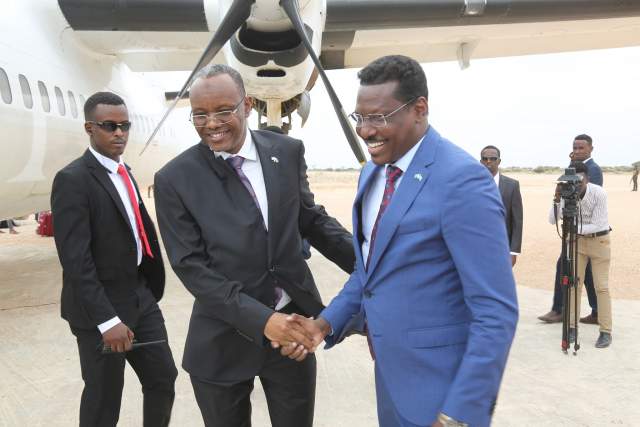 وصول رئيس ولاية جنوب الغرب إلى دوسمريب