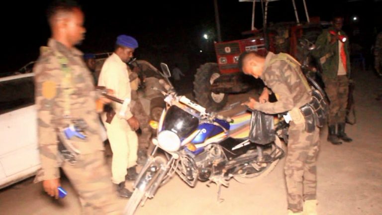 قوات الشرطة تنفذ عملية أمنية في مدينة جوهر