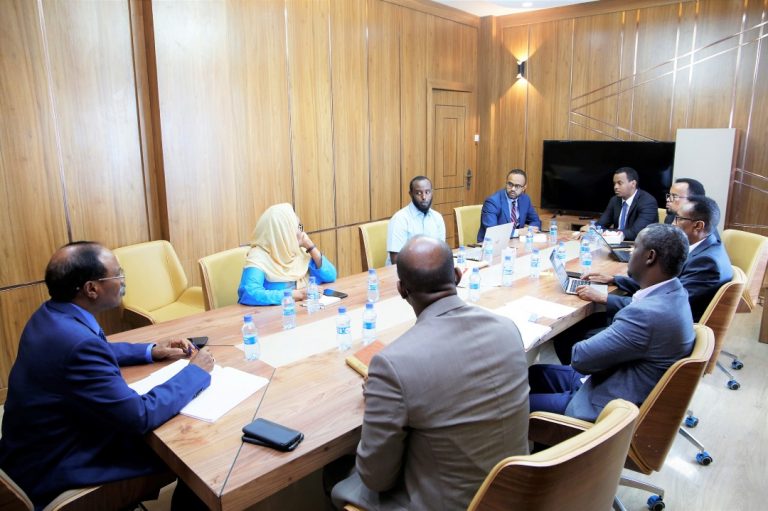 Wasiir Beyle oo kulan miro dhal ah la qaatay Mas’uuliyiinta Wasaaradda Waxbarashada…