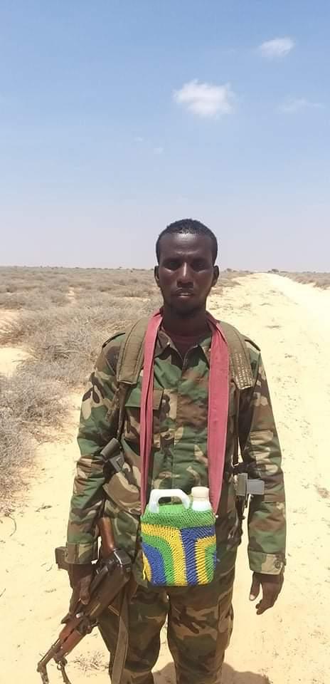 قيادي في مليشيات الشباب يسلم نفسه للجيش الوطني