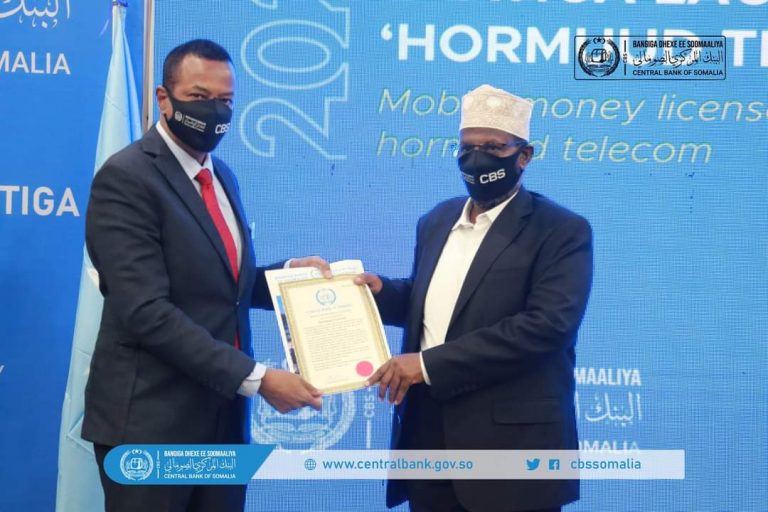 Bangiga Dhexe ee Soomaaliya oo bixiyay Shatigii ugu horeeyay ee lacagaha Taleefanka la isugu…