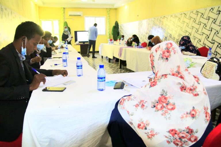 Wasaaradda Caafimaadka Galmudug oo tababar u furtay shaqaalaha xarumaha caafimaadka