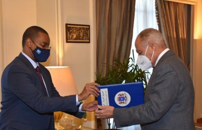 أبو الغيط يتسلم أوراق اعتماد مندوب الصومال الجديد لدى الجامعة العربية