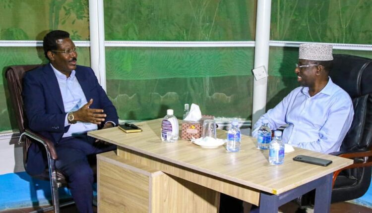 رئيس غلمدغ يلتقي مع قادة اتحاد المرشحين في مقديشو