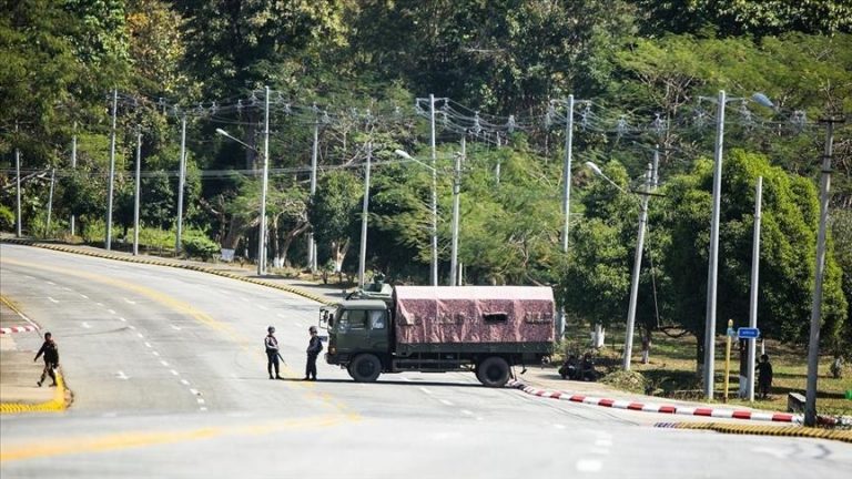 القيادة العسكرية في ميانمار تعلن حل الحكومة