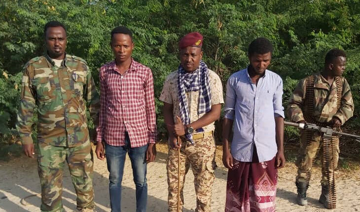 الجيش الصومالي يعلن استسلام عنصرين من حركة الشباب