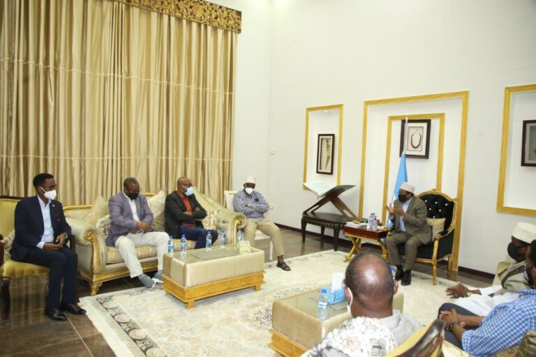 Madaxweyne Farmaajo oo kulan tacsi ah la qaatay Ubadka iyo Ehalada Madaxweynihii Hore ee dalka…