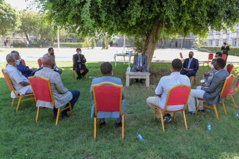 Ra’iisul Wasaare Rooble oo kulan la qaatay Madaxda Bangiyada gaarka loo leeyahay “SAWIRRO”