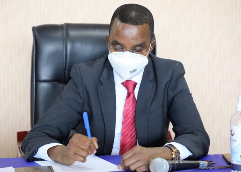 Duqa Muqdisho oo Guddoomiyey kulan looga hadlayay Amniga caasimadda+Sawirro