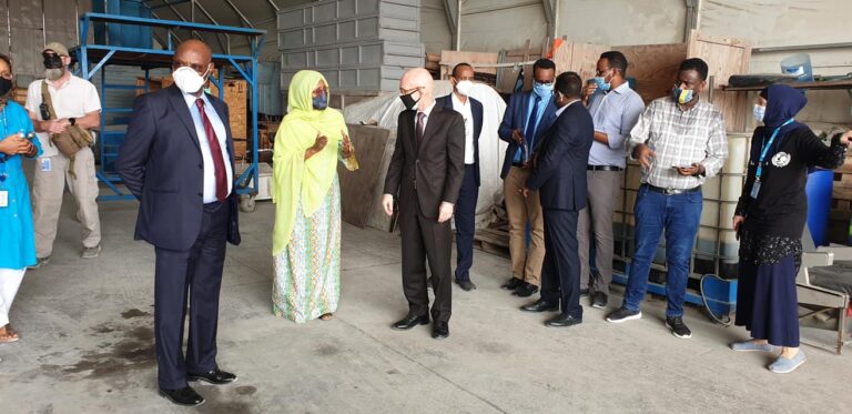 وصول أول دفعة من لقاح كورونا إلى البلاد