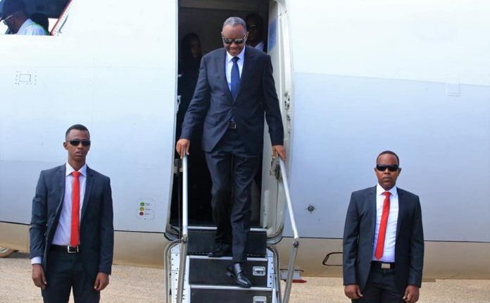 وصول رئيس ولاية جنوب الغرب إلي مقديشو