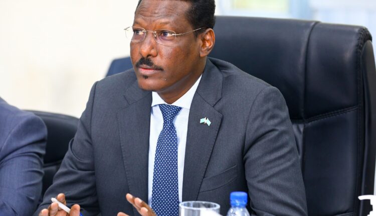 رئيس ولاية غلمدغ يبحث مع السفيرة البريطانية الجديدة قضية الانتخابات الصومالية