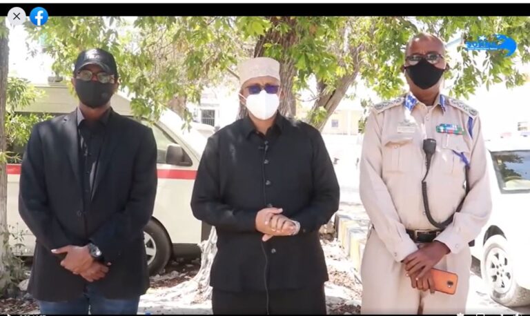 وزير الإعلام يشارك في مراسم تشييع القائد الأسبق لقوات الشرطة الوطنية