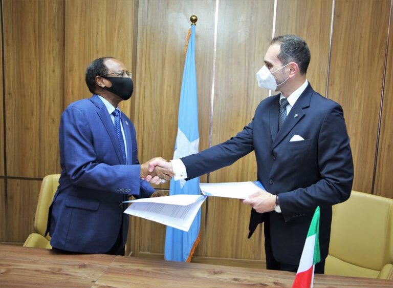 الحكومة الفيدرالية وإيطاليا توقعان إتفاقية إعفاء الديون