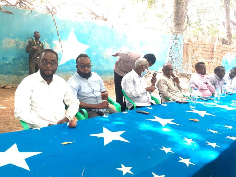 Wasiirka arrimaha gudaha XFS iyo Odayaasha Hiiraan oo ka wada hadlay xoojinta amniga”Sawirro