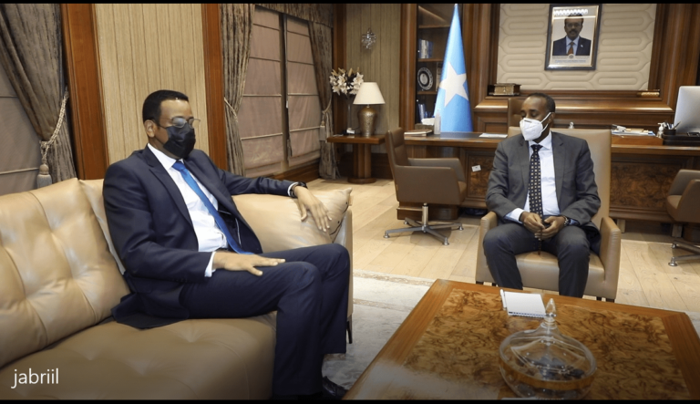 Ra’iisul Wasaare Rooble oo xafiiskiisa ku qaabilay Musharrax Jibriil Ibraahim Cabdulle “SAWIRRO”