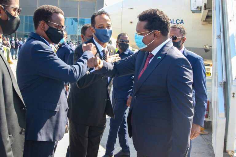 رئيس ولاية غلمدغ يصل إلى مقديشو