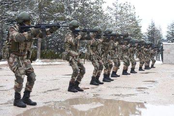 Cutubyo ka tirsan Kumaandooska Gor Gor oo tababar ku qaadanaya Turkiga Cutubyo ka tirsan Kumaandooska Gor Gor oo tababar ku qaadanaya Turkiga