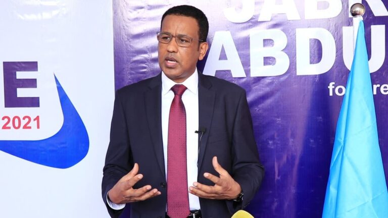 المرشح جبريل إبراهيم يحذر من خروج الأمر من يد الصوماليين بسبب الخلاف في الانتخابات