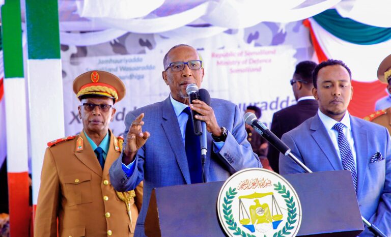 رئيس أرض الصومال يصف سكان مقديشو بالمخطوفين