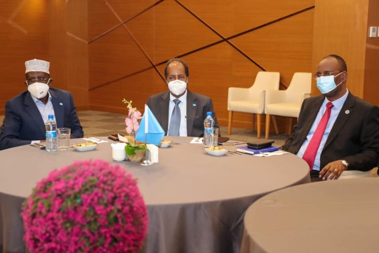 Ra’iisulwasaare Rooble iyo midowga murashixiinta oo ku kulmay Magaalada Muqdisho+Sawirro