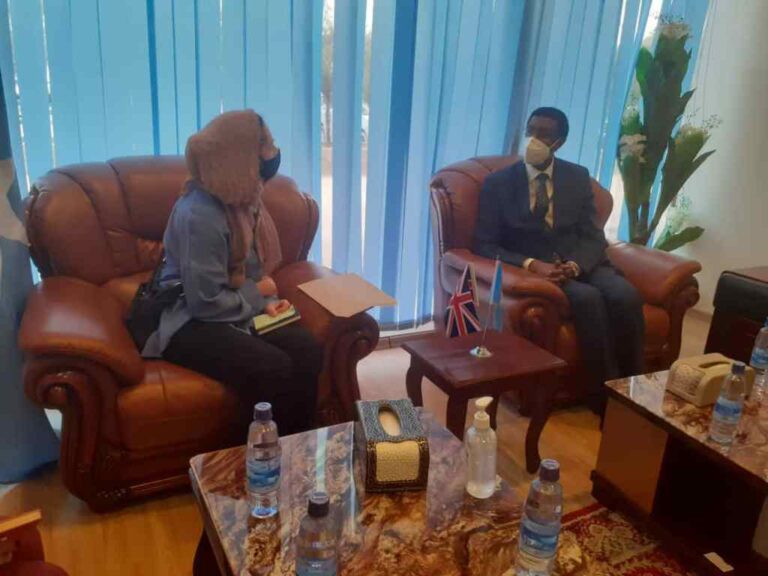 وصول سفير بريطانيا الجديد لدي الجمهورية إلى مقديشو