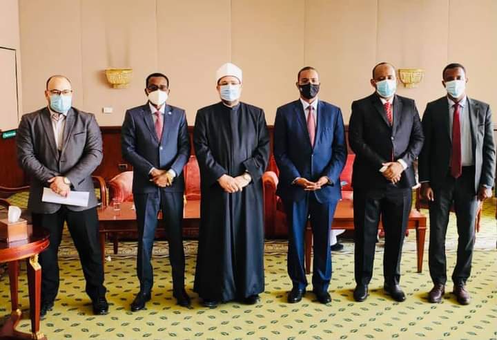 وزير الأوقاف يجتمع مع نظيره المصري