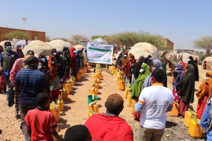 Wasaaradda Tamarta Koofur Galbeed oo biyo dhaamin u sameysay barakacyaasha Xuddur “Sawirro”
