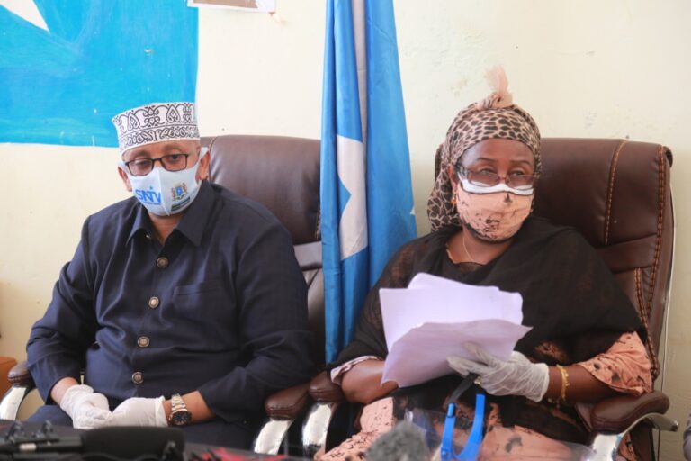 Dowladda Soomaaliya oo deeq lacageed gaarsiisay Gobolka Gedo “SAWIRRO”