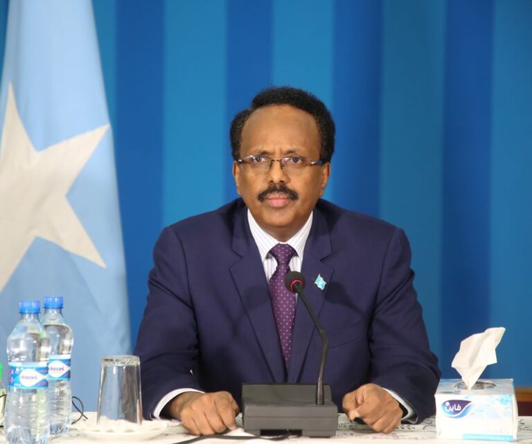 رئيس الجمهورية يعزي في وفاة الرئيس الأسبق للبلاد