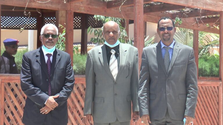 Safiirka Jabuuti ee Soomaaliya oo kulan la qaatay Wakiilka Jaamacadda Carabta ee Soomaaliya