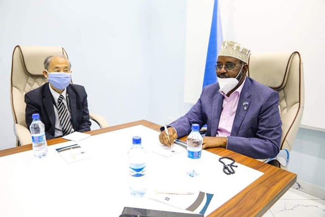 السفير الأمريكي لدى الصومال يلتقي رئيس ولاية جوبالاند