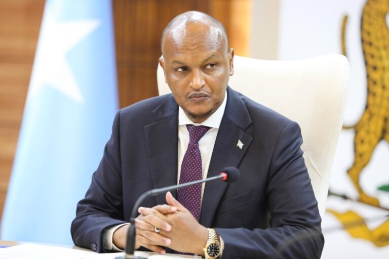 وفد الحكومة الفيدرالية في قضية النزاع البحري يتوجه إلى لاهاي