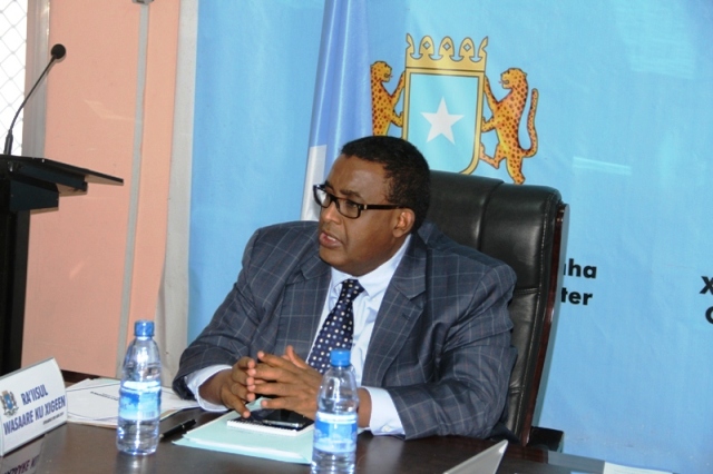 رئيس وزرء سابق يتهم فرماجو بتعقيد الوضع في الصومال