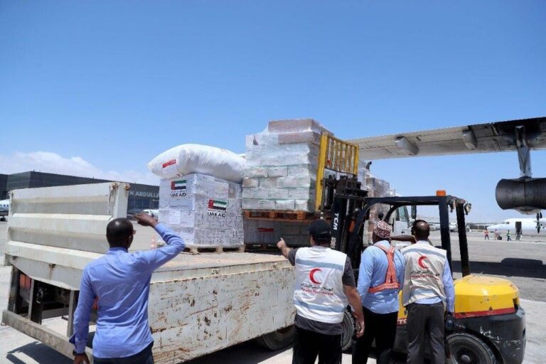 الهلال الأحمر الإماراتي تسير جسرا جويا لدعم الأوضاع الإنسانية في الصومال